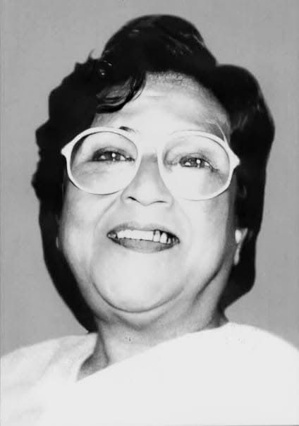 স্মরণ-দেশের প্রথম নারী পরিচালক রেবেকা 